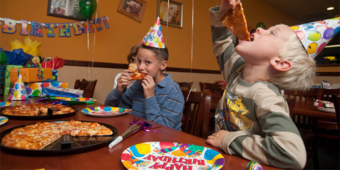 Straw Hat Pizza Slider-6