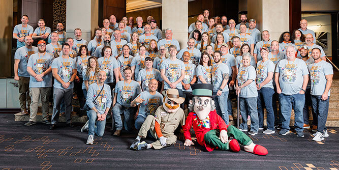 Pest Hunters-Mosquito Hunters-Humbug Holiday Lighting Slider-9