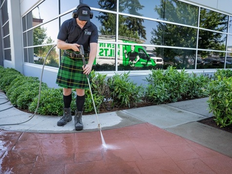 Men In Kilts Window Cleaning Slider 3
