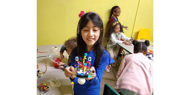 Kids STEM Studio Slider-3