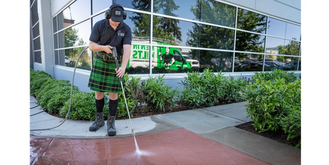 Men In Kilts Window Cleaning Slider-4