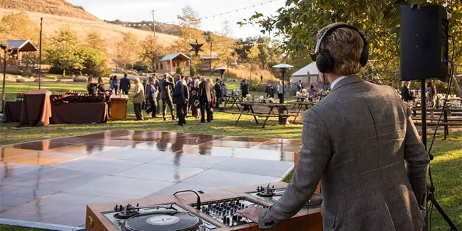 Toast Entertainment Slider-4