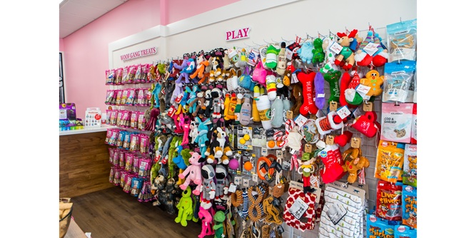 Woof Gang Bakery & Grooming Slider-8