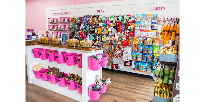 Woof Gang Bakery & Grooming Slider-4