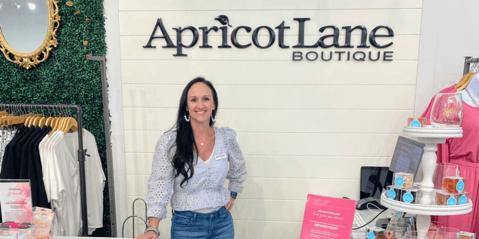 Apricot Lane width=