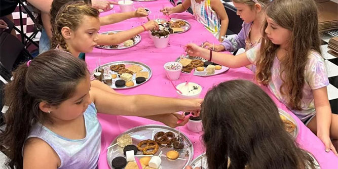 Mindy's Munchies Slider-4